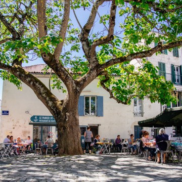 Terrasses restaurants rue de la Fourche ©Les Conteurs