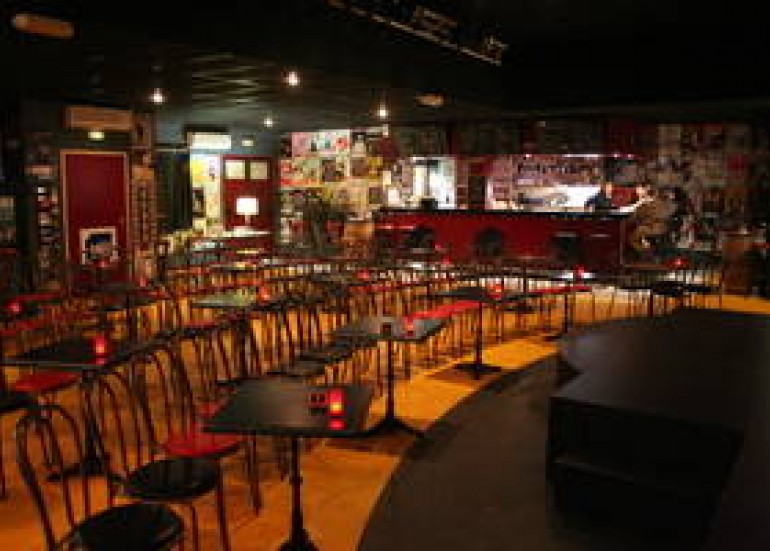 L'AZILE CAFÉ THÉÂTRE ET CIE L'AZILE CAFÉ THÉÂTRE ET CIE