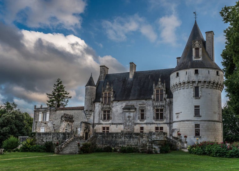 CHÂTEAU DE CRAZANNES CHÂTEAU DE CRAZANNES