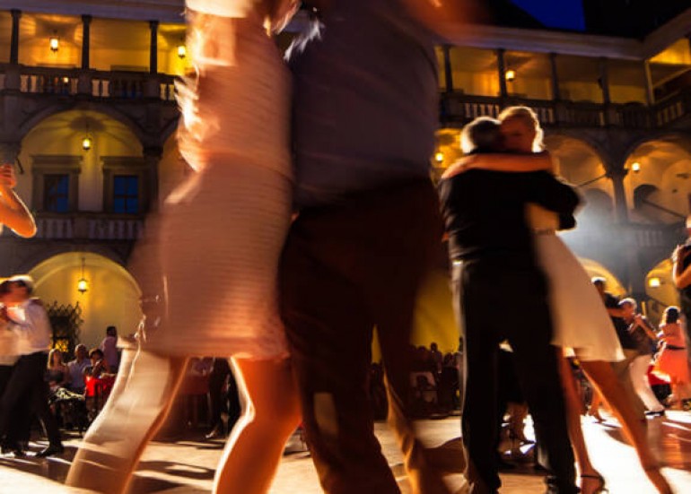 Cours de danse de salon pour ados et adultes Cours de danse de salon pour ados et adultes