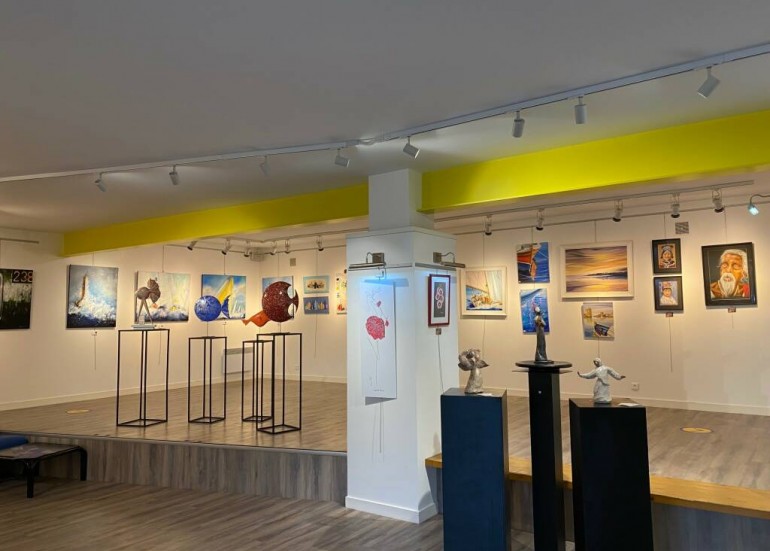 Exposition de l'union européenne des femmes Poitou-Charentes à l'espace Carnot Exposition de l'union européenne des femmes Poitou-Charentes à l'espace Carnot