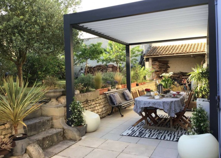 Petit-déjeuner pergola