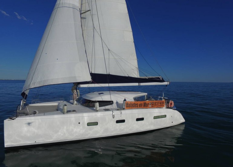 Katamaranausflug am Morgen - Aldabra Yacht Charter Katamaranausflug am Morgen - Aldabra Yacht Charter