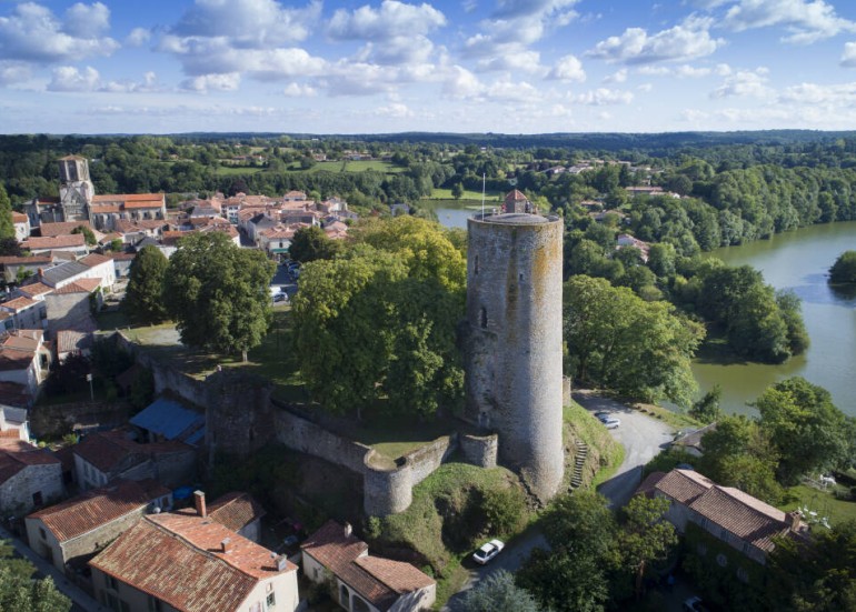 Tour Mélusine Vouvant