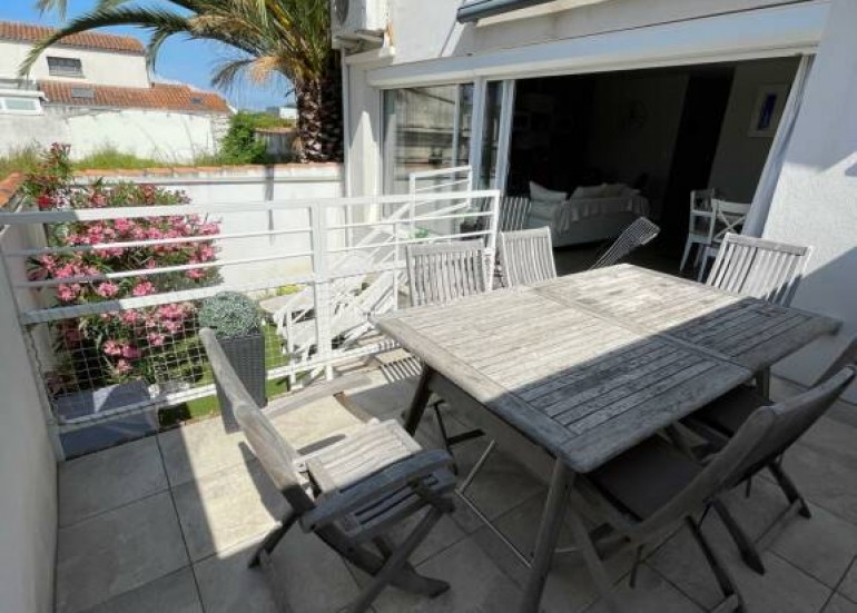 Terrasse pour les repas extérieurs