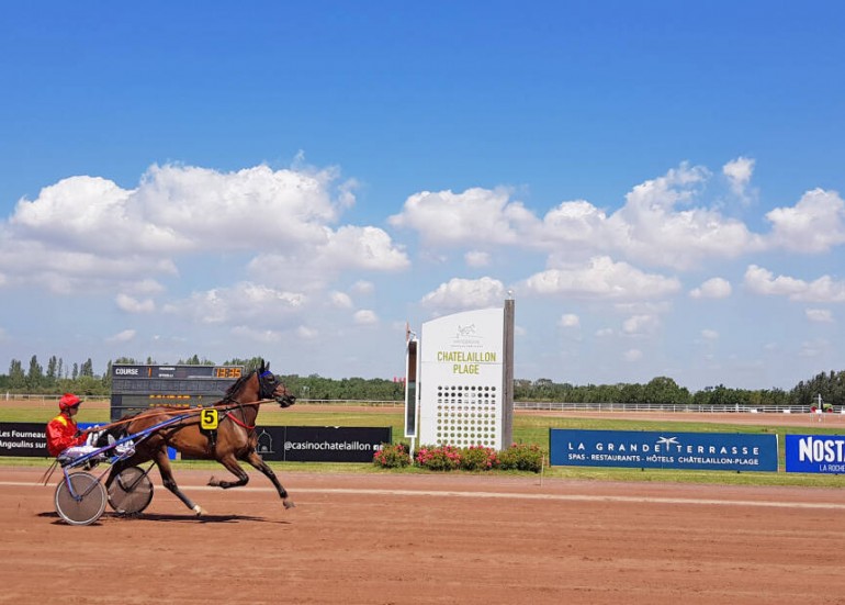 Courses à l'hippodrome_Châtelaillon-Plage