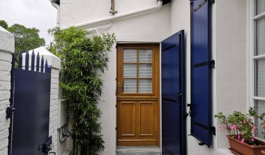Porte d'entrée extérieure , volet et portail bleu, porte en bois Porte d'entrée extérieure