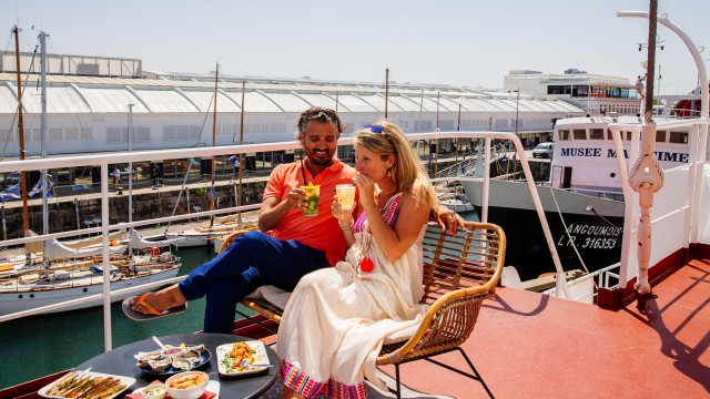 Couple buvant un verre au Bar du France 1